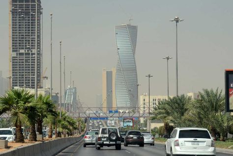 Saudi private sector growth eases in March